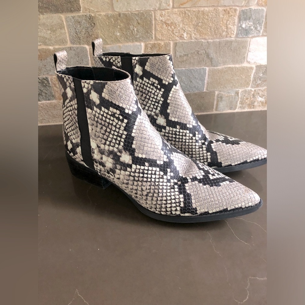 Marc Fisher size 8 Vivica Leather Snake Print Bootie Boots